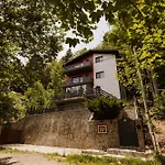 Forest Villa Private Apartment With Balcony & Parking - Hublou Home 2