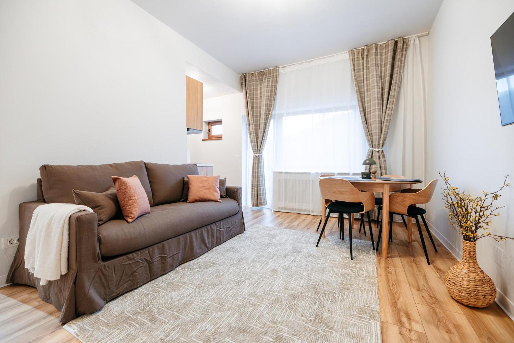 Forest Private With Balcony & Parking - Hublou 2