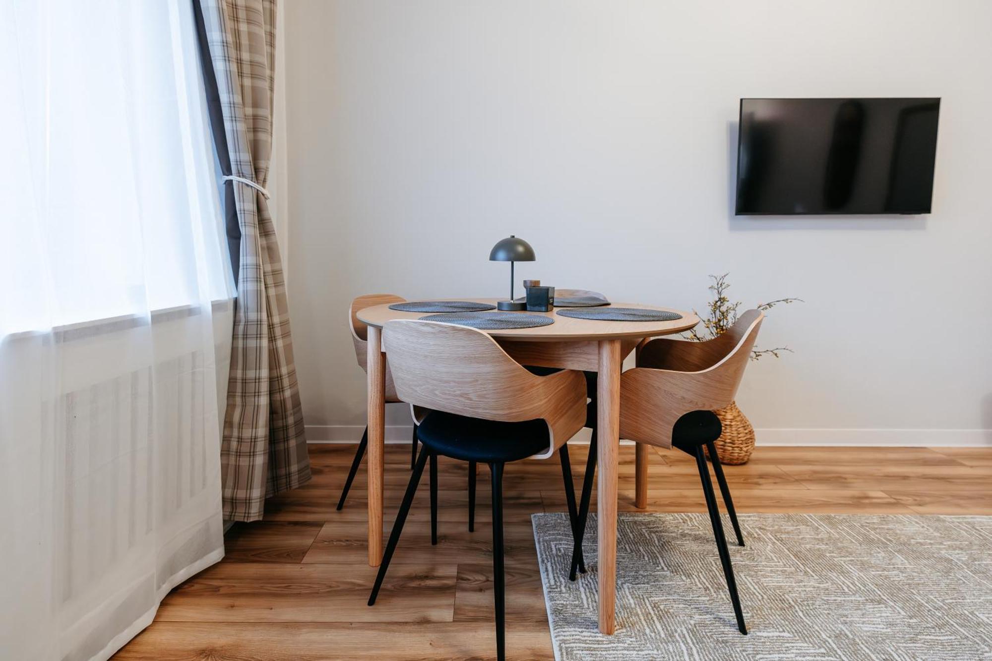 Forest Private With Balcony & Parking - Hublou 2 *